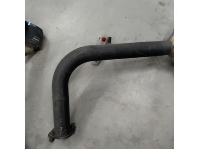 Custom-made exhaust system from an unknown manufacturer with some issues + AKRAPOVIC
Muffler cutter
With TP-CT
60 series Harrier G's