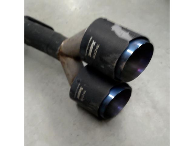 Custom-made exhaust system from an unknown manufacturer with some issues + AKRAPOVIC
Muffler cutter
With TP-CT
60 series Harrier G's