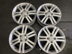 Daihatsu genuine
Tanto Custom
RS genuine
Alloy Wheels