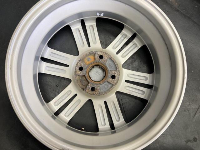 Daihatsu genuine
Tanto Custom
RS genuine
Alloy Wheels