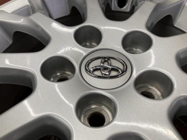 Toyota
Blade original aluminum wheel
