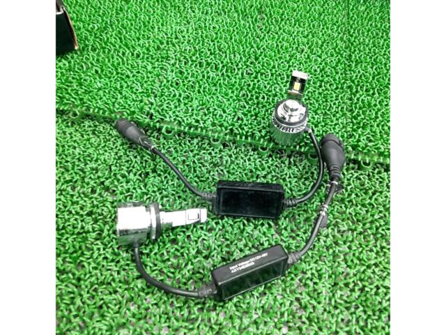HID shop
LED bulb
H8 / H11 / H16
Two-tone (green/white)