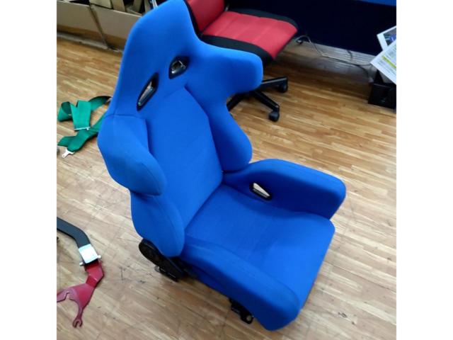 Unknown Manufacturer
Semi bucket seat
blue