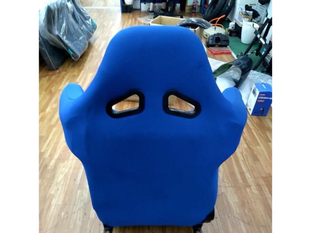 Unknown Manufacturer
Semi bucket seat
blue