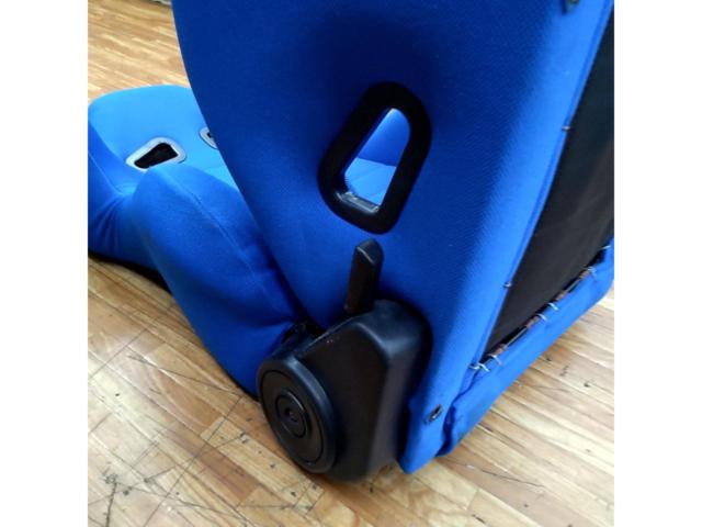 Unknown Manufacturer
Semi bucket seat
blue