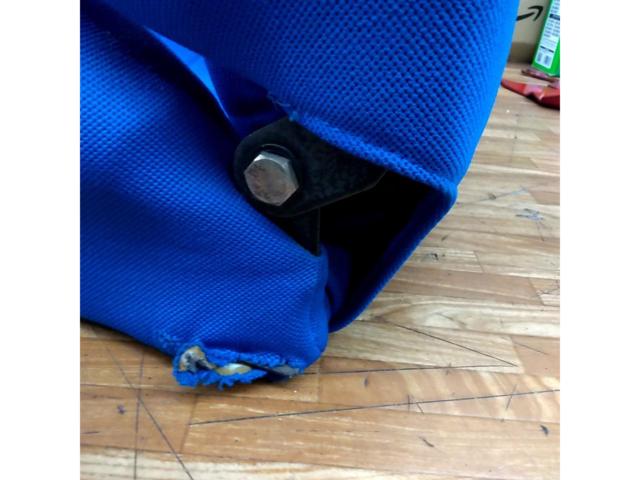 Unknown Manufacturer
Semi bucket seat
blue