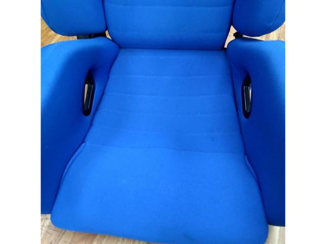 Unknown Manufacturer
Semi bucket seat
blue