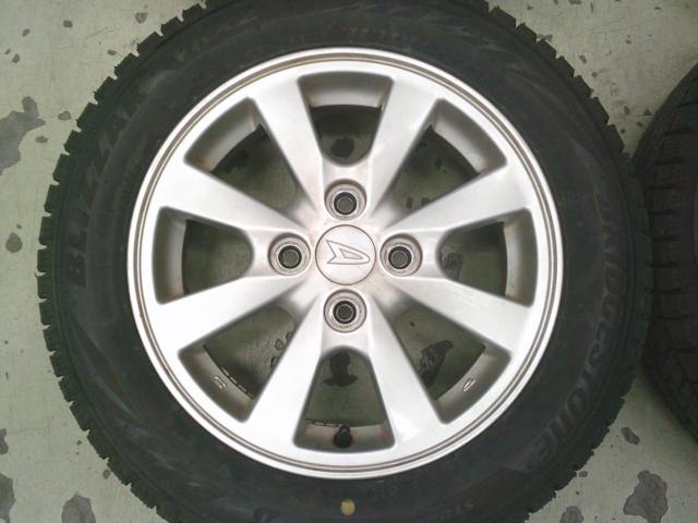 BRIDGESTONE
BLIZZAK
VRX2
+
Daihatsu
Move original wheel