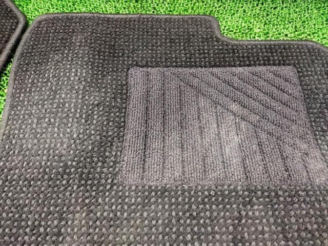 トヨタ純正 NHP10系 アクア 純正フロアマット 【前列のみ】