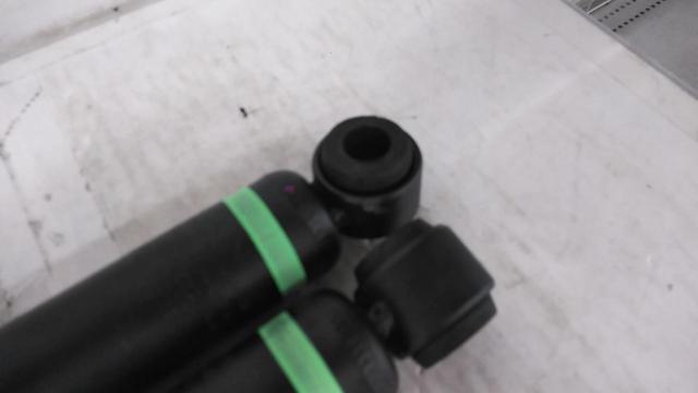 Rear only: Toyota genuine parts
Rear shock absorber