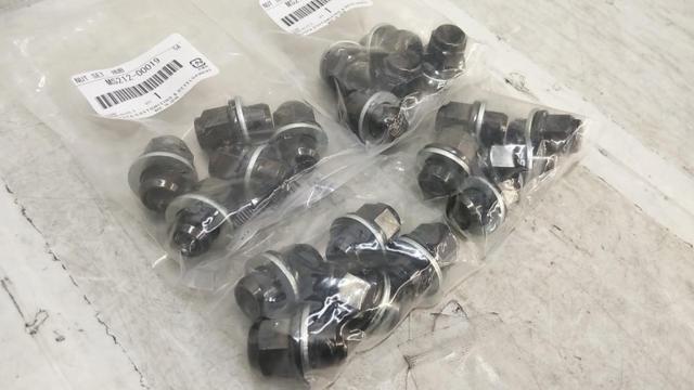 Set of 20 TOYOTA genuine parts
MODELLISTA
Flat-seat tapered nut
black
