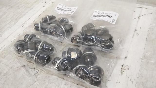 Set of 20 TOYOTA genuine parts
MODELLISTA
Flat-seat tapered nut
black