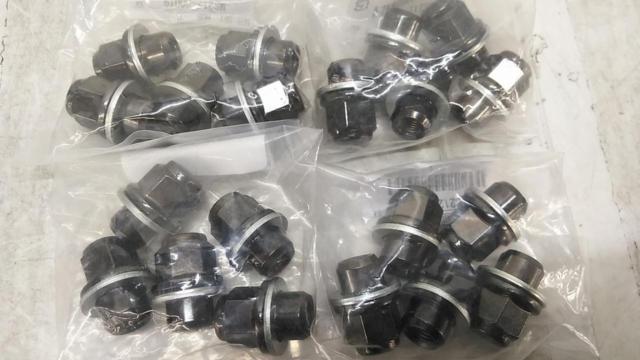 Set of 20 TOYOTA genuine parts
MODELLISTA
Flat-seat tapered nut
black