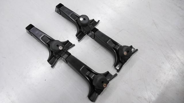 TOYOTA純正 THULE キャリアバー+フットセット