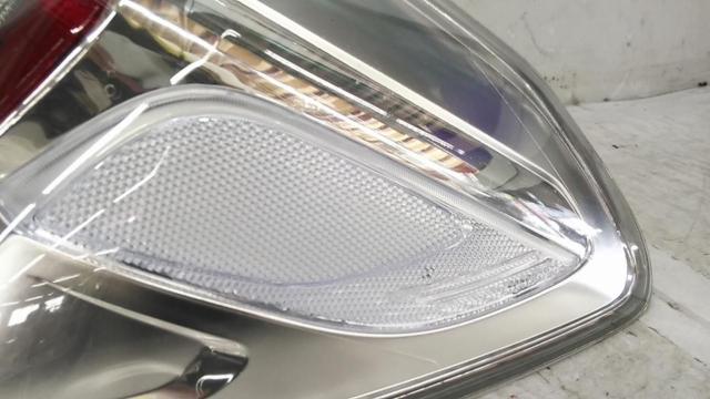 【ワケ有】【右側のみ】SUBARU純正 テールレンズ