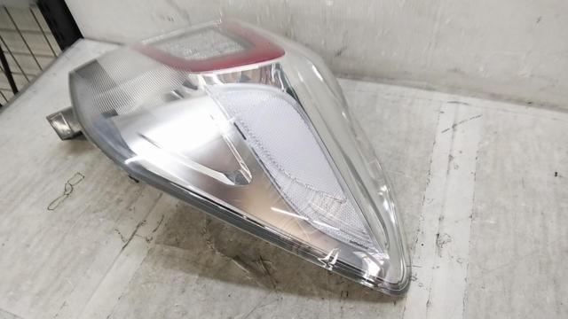 【ワケ有】【右側のみ】SUBARU純正 テールレンズ