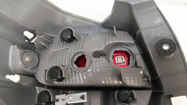 【ワケ有】【右側のみ】SUBARU純正 テールレンズ