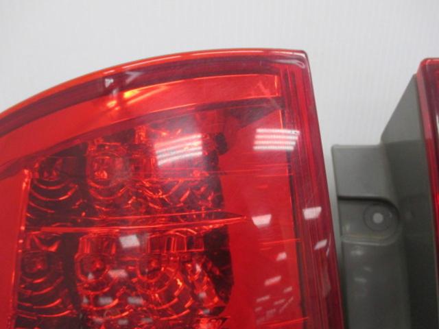 TOYOTA ヴォクシー/60系 純正テールレンズ