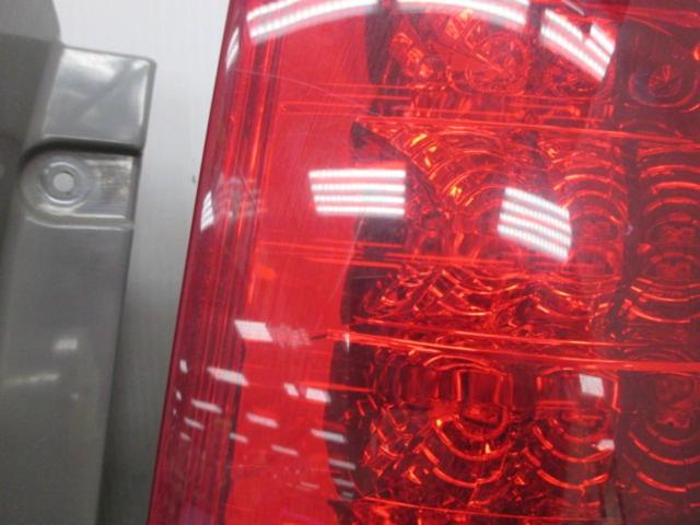 TOYOTA ヴォクシー/60系 純正テールレンズ
