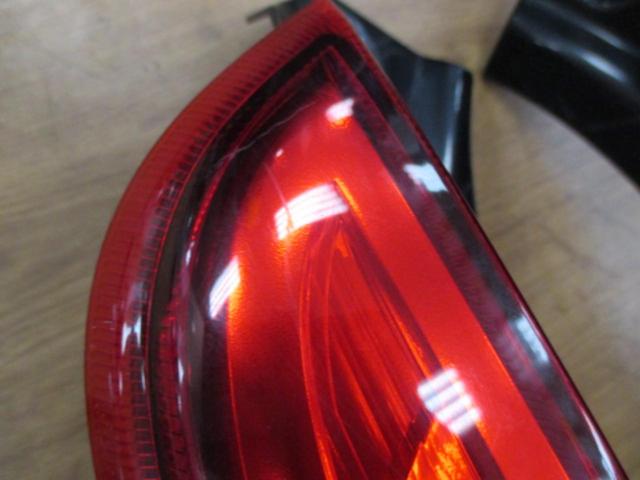 DAIHATSU ムーヴ/LA100S 純正テールレンズ