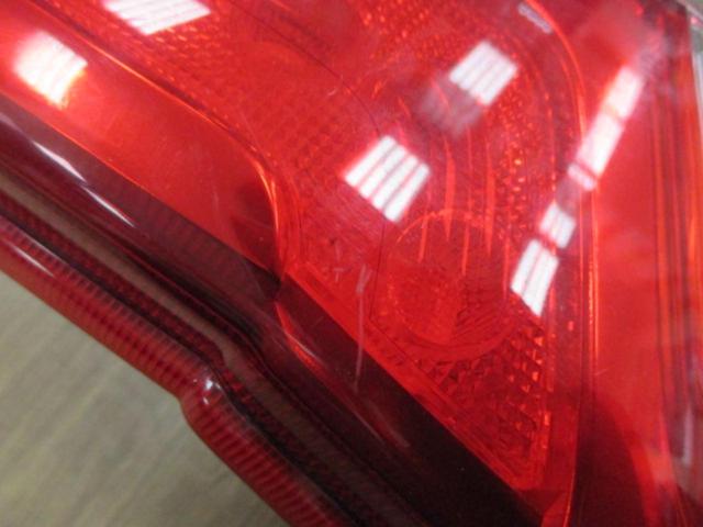 DAIHATSU ムーヴ/LA100S 純正テールレンズ