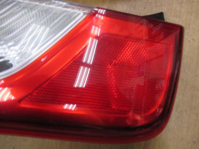 DAIHATSU ムーヴ/LA100S 純正テールレンズ