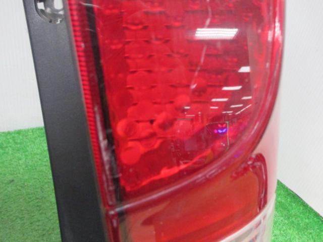 NISSAN セレナ/C25 純正テールレンズ