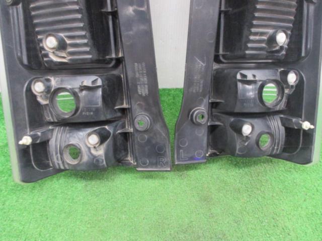 SUZUKI ワゴンR/MH21S純正テールレンズ