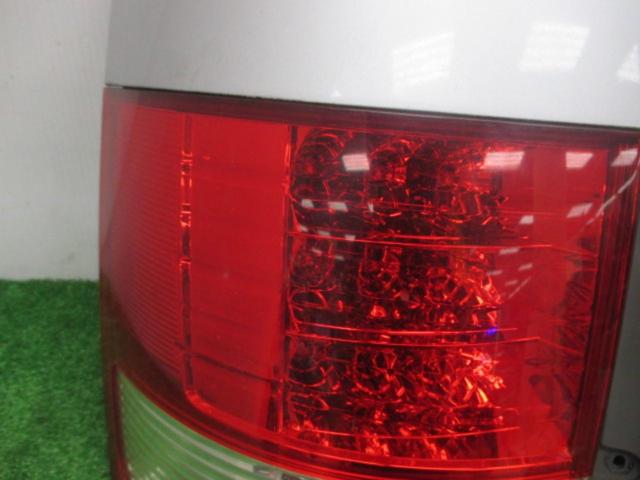 TOYOTA ヴォクシー/60系純正テールレンズ