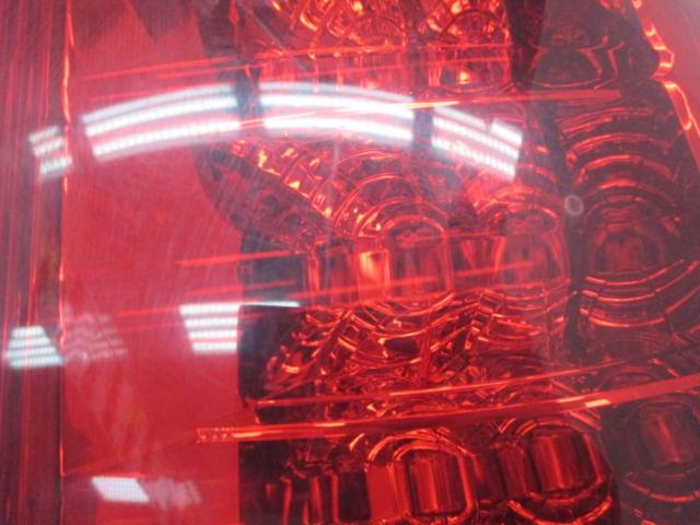 TOYOTA ヴォクシー/60系純正テールレンズ