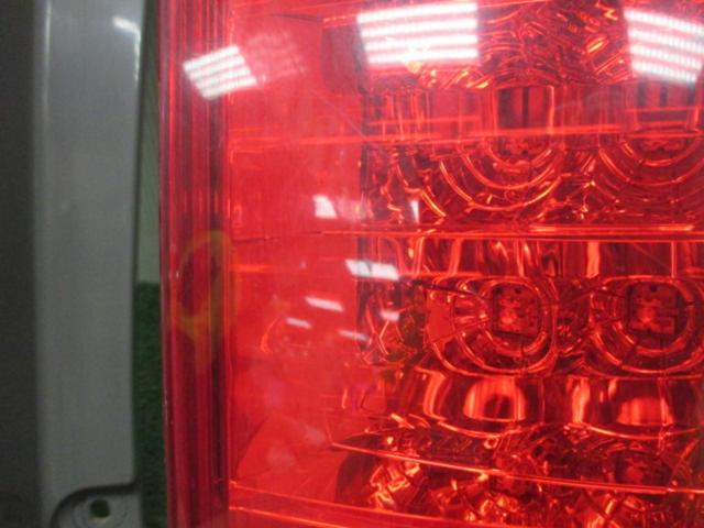 TOYOTA ヴォクシー/60系純正テールレンズ