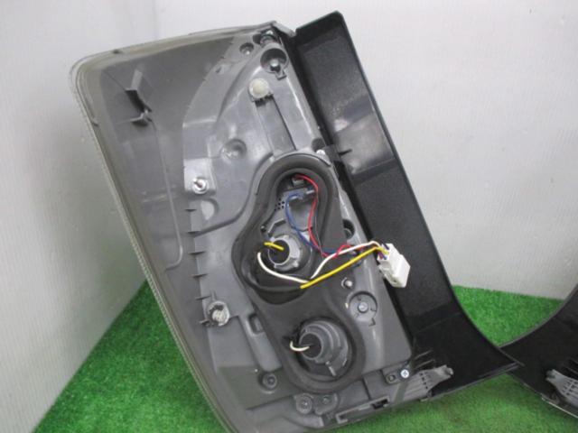 北米TOYOTA純正?? プリウスG’s/ZVW30 テールレンズ