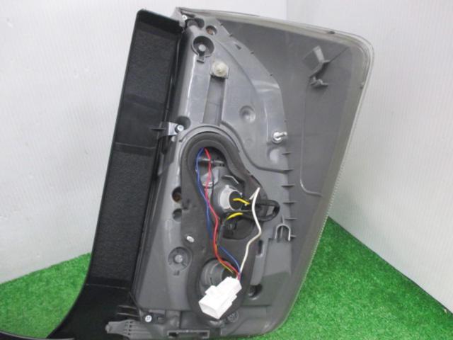 北米TOYOTA純正?? プリウスG’s/ZVW30 テールレンズ