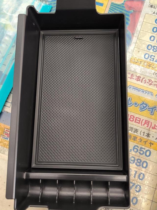 80VOXY
Center console tray