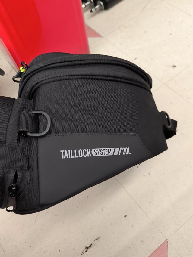 GIVI TLB20 テールロックバッグ(20L)