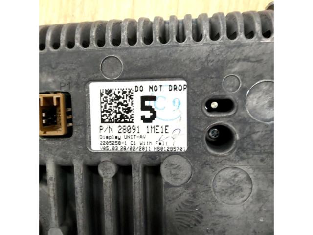 *Sold as is* Genuine Nissan E52 Elgrand multi-monitor