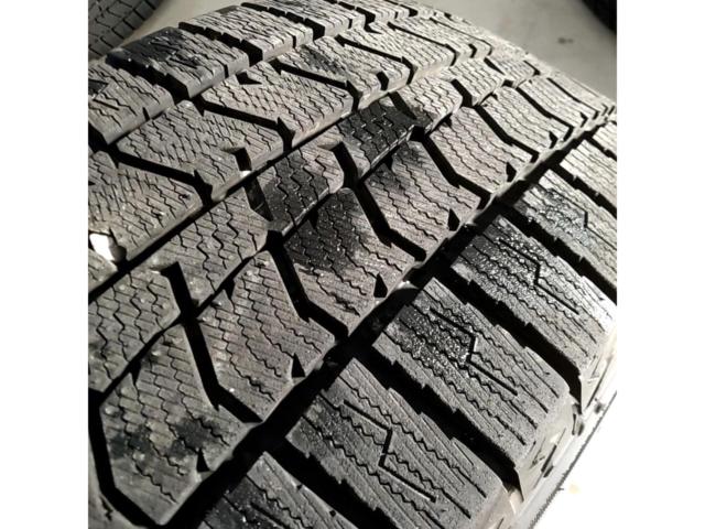 ☆美品ホイールとバリ溝冬タイヤセット☆ HOT STUFF Exceeder E05 グラスブラック  + TOYO OBSERVE GIZ3