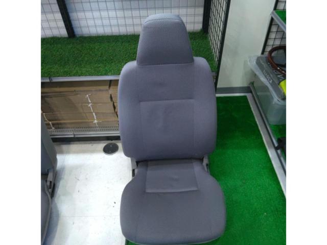 【トヨタ純正】200系ハイエース 純正フロントシート2脚セット