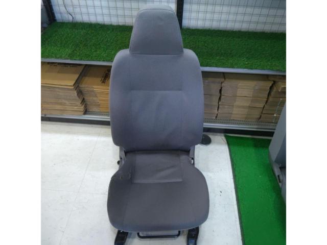 【トヨタ純正】200系ハイエース 純正フロントシート2脚セット