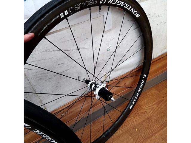※後ろパンク前タイヤおまけ Bontrager aeolus 3 D3 2012年モデル 35mmハイトチューブラーホイール前後セット