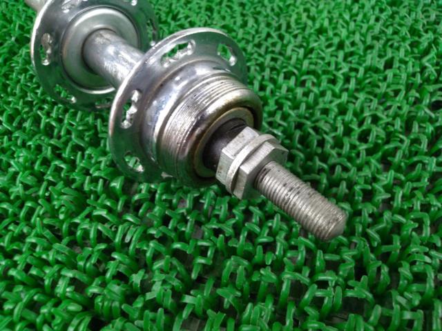 ※軸ガタ有り S.I.W ボスフリー用リアハブ 28H 軸長約180mm シルバー