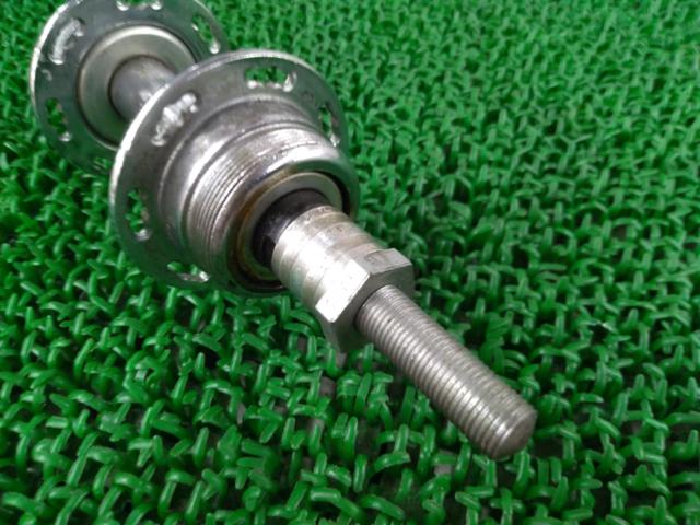 ※軸ガタ有り S.I.W ボスフリー用リアハブ 28H 軸長約180mm シルバー