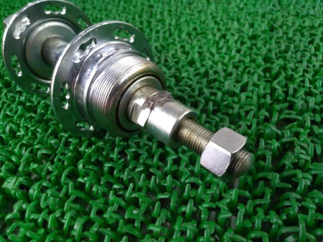 ※軸ガタ有り NAKANO ボスフリー用リアハブ 28H 軸長約180mm シルバー