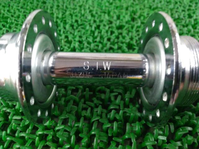 ※軸ガタ有り SIW ボスフリー用リアハブ 28H 軸長約170mm シルバー