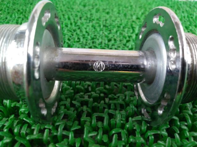 ※軸ガタ有り メーカー不明 ボスフリー用リアハブ 28H 軸長約180mm シルバー