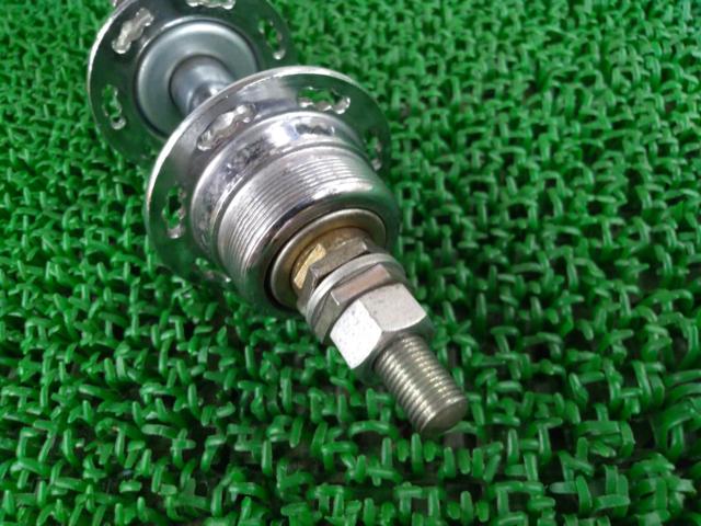 ※軸ガタ有り メーカー不明 ボスフリー用リアハブ 28H 軸長約180mm シルバー
