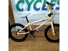 ※センタースタンド付属 GT BIKES PERFORMER 18インチ シングルギア キッズBMX ベージュ