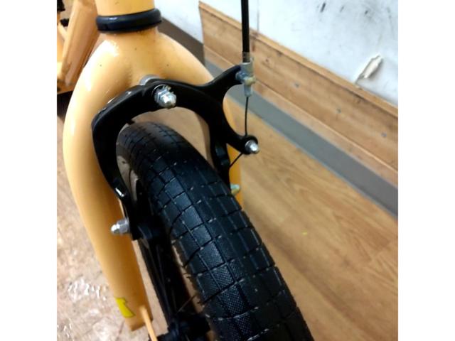 ※センタースタンド付属 GT BIKES PERFORMER 18インチ シングルギア キッズBMX ベージュ