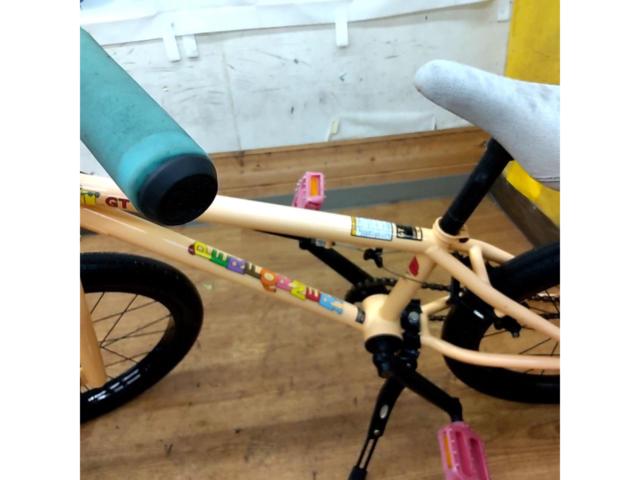 ※センタースタンド付属 GT BIKES PERFORMER 18インチ シングルギア キッズBMX ベージュ