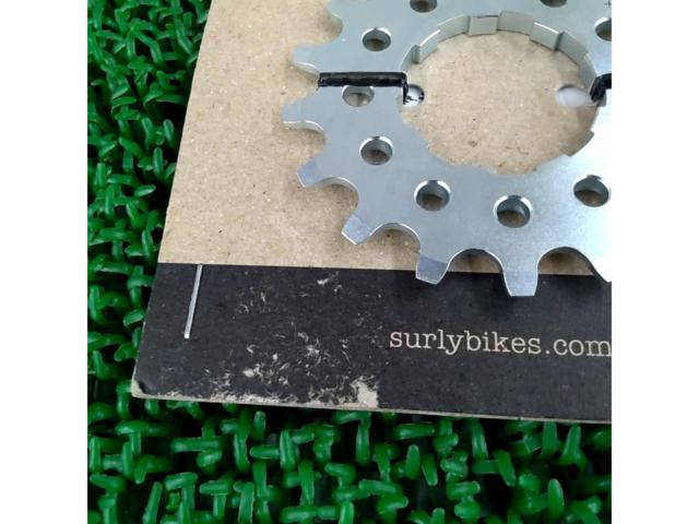 SURLY FW2075 3/32×17T シングルスピードコグ